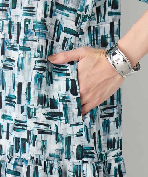 A/C DESIGN BY ALPHA CUBIC（エーシーデザインバイアルファキュービック）の「アルコラージュプリントワンピース（ワンピース・レディース・ベージュ/ライトグレー・9号/11号/13号）」の11枚目の写真