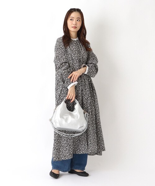 one'sterrace(ワンズテラス)の「SE コロン プチショルダー(ショルダーバッグ・レディース・シルバー系8・99)」の12枚目の写真