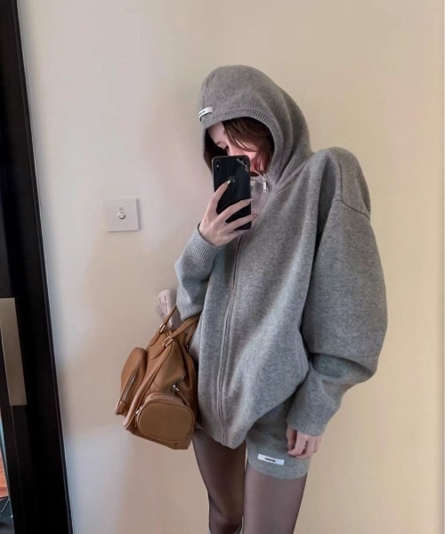ViViDAY（ビビデー）の「【上下2点セット】フード付きニットカーディガン＋ニットショートパンツ（セットアップ・レディース・グレー/ダークグレー/ライトベージュ・M）」の4枚目の写真