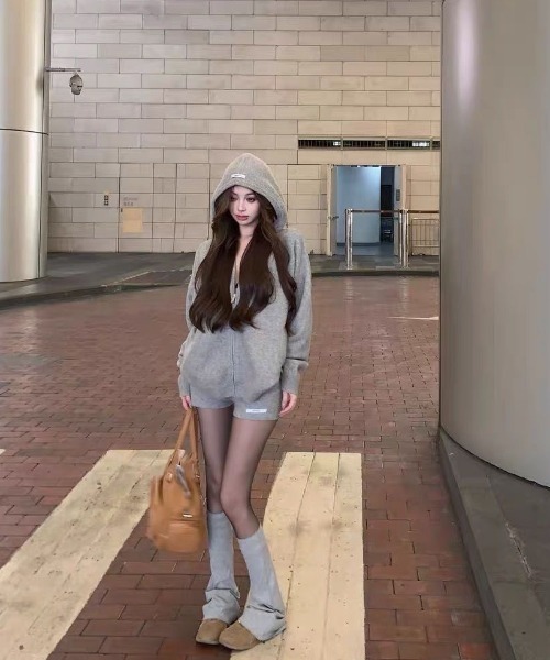 ViViDAY（ビビデー）の「【上下2点セット】フード付きニットカーディガン＋ニットショートパンツ（セットアップ・レディース・グレー/ダークグレー/ライトベージュ・M）」の10枚目の写真