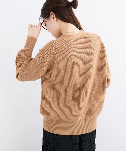 le.coeur blanc(ルクールブラン)の「メッセージ刺繍Vカーディガン(カーディガン/ボレロ・レディース・キャメル/アイボリー・38)」の9枚目の写真