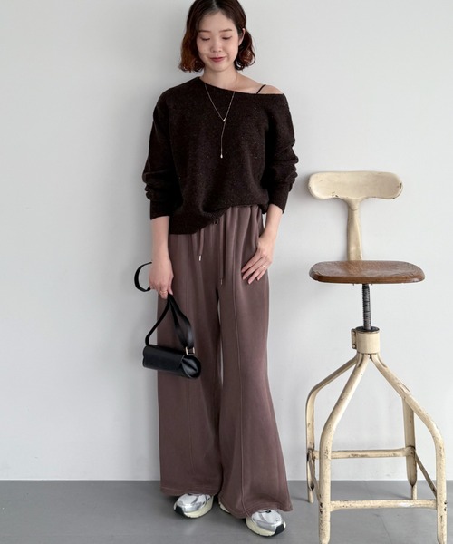 Doux archives(ドゥアルシーヴ)の「スパンコールボートネックニット(ニット/セーター・レディース・アイボリー/ブラウン/ラベンダー/イエロー・FREE)」の8枚目の写真