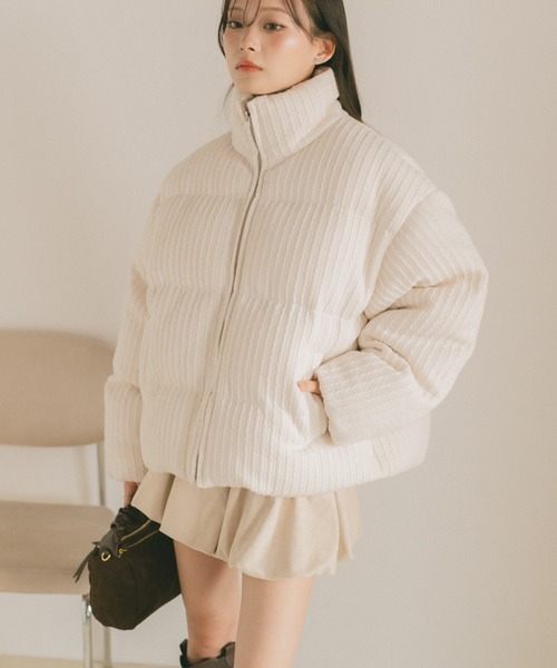 VANNIE U（ヴァニーユー）の「ケーブルニット中綿コート（その他アウター・レディース・ブラック/アイボリー・FREE）」の2枚目の写真
