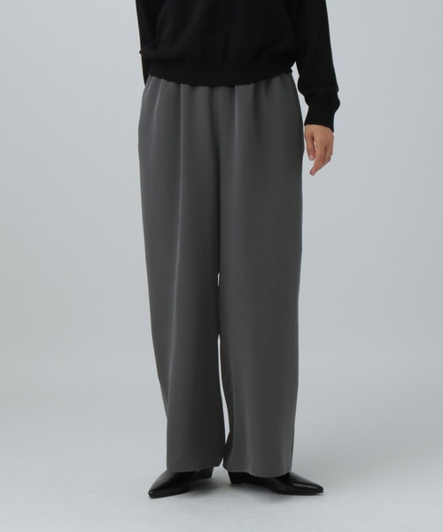 LEPSIM（レプシィム）の「艶トロミイージーパンツ　581495（その他パンツ・レディース・アイボリー/チャコールグレー/ネイビー・FREE）」の9枚目の写真