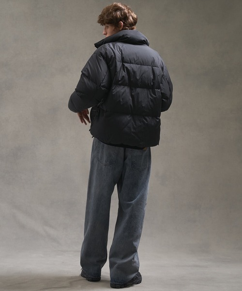 PUBLIC TOKYO（パブリックトウキョウ）の「【再入荷なし】ステッチスタンドショートモンスターダウン　/防寒/冬服/軽量/ブルゾン/大人気（ダウンジャケット/コート・メンズ・ブラック/ライトブルー・1/2）」の8枚目の写真