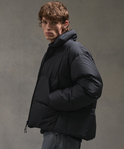 PUBLIC TOKYO（パブリックトウキョウ）の「【再入荷なし】ステッチスタンドショートモンスターダウン　/防寒/冬服/軽量/ブルゾン/大人気（ダウンジャケット/コート・メンズ・ブラック/ライトブルー・1/2）」の4枚目の写真