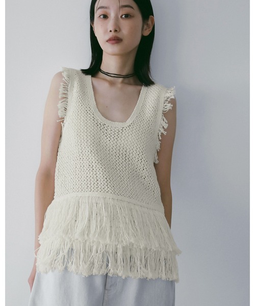anuke（アンヌーク）の「Fringe Knit Tanktop（タンクトップ・レディース・アイボリー/ブラック・FREE）」の2枚目の写真