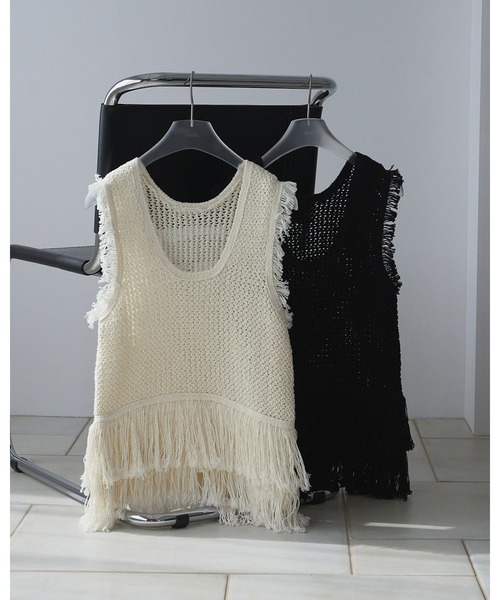 anuke（アンヌーク）の「Fringe Knit Tanktop（タンクトップ・レディース・アイボリー/ブラック・FREE）」の3枚目の写真