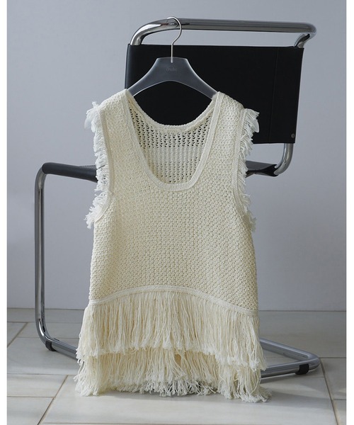 anuke（アンヌーク）の「Fringe Knit Tanktop（タンクトップ・レディース・アイボリー/ブラック・FREE）」の5枚目の写真