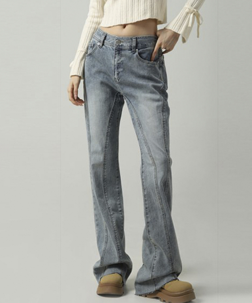 AVANDRESS(アバンドレス )の「Thin Bootscut Pants BLUE(デニムパンツ・レディース・ブルー・SMALL/MEDIUM/LARGE/X-LARGE)」の2枚目の写真