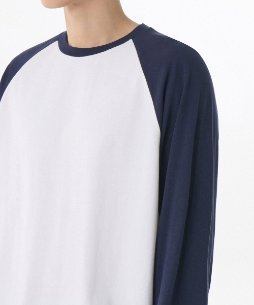 MUSINSA STANDARD（ムシンサスタンダード）の「リラックスドリップカフスラグラン長袖Tシャツ[ホワイト/ネイビー]（Tシャツ/カットソー・メンズ・その他・LARGE/X-LARGE/XX-LARGE/MEDIUM/SMALL/XXX-LARGE）」の3枚目の写真