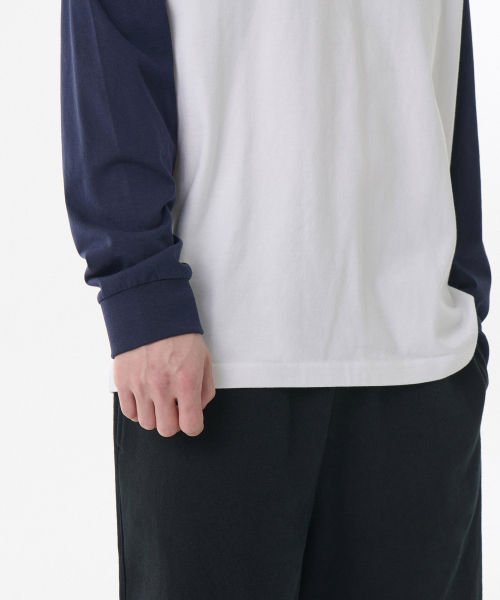 MUSINSA STANDARD（ムシンサスタンダード）の「リラックスドリップカフスラグラン長袖Tシャツ[ホワイト/ネイビー]（Tシャツ/カットソー・メンズ・その他・LARGE/X-LARGE/XX-LARGE/MEDIUM/SMALL/XXX-LARGE）」の6枚目の写真