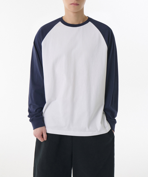 MUSINSA STANDARD（ムシンサスタンダード）の「リラックスドリップカフスラグラン長袖Tシャツ[ホワイト/ネイビー]（Tシャツ/カットソー・メンズ・その他・LARGE/X-LARGE/XX-LARGE/MEDIUM/SMALL/XXX-LARGE）」の7枚目の写真