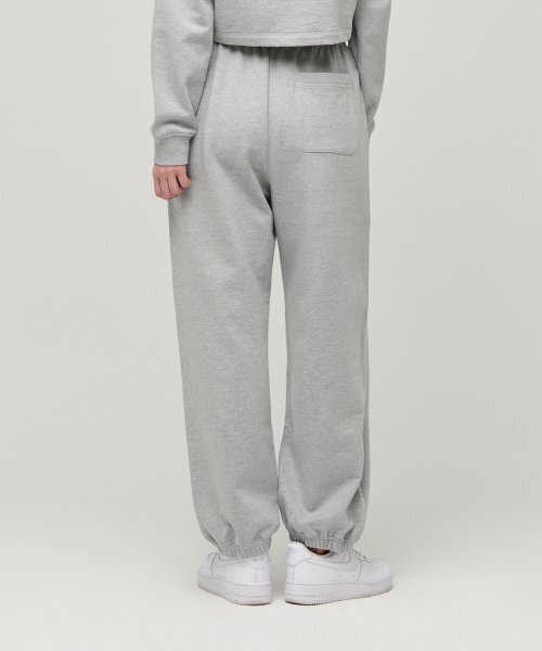 MUSINSA STANDARD WOMAN（ムシンサスタンダードウーマン）の「レディースリラックススウェットパンツ[ミディアムグレー]（スウェットパンツ・レディース・その他・SMALL/MEDIUM/LARGE/X-SMALL）」の2枚目の写真