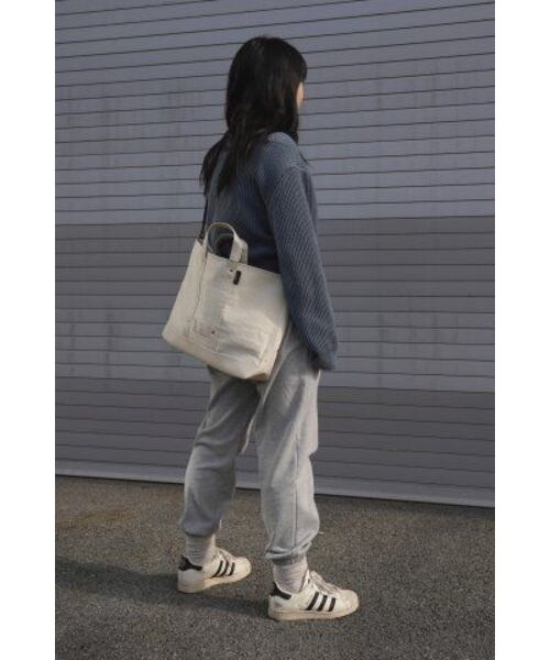 MUSINSA STANDARD WOMAN（ムシンサスタンダードウーマン）の「レディースリラックススウェットパンツ[ミディアムグレー]（スウェットパンツ・レディース・その他・SMALL/MEDIUM/LARGE/X-SMALL）」の13枚目の写真
