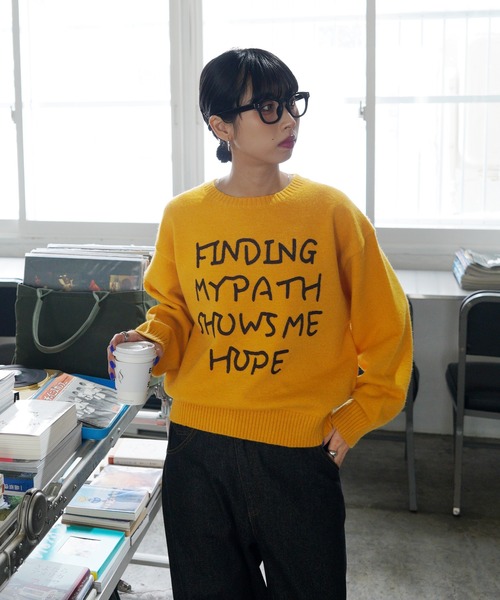 Chillfar（チルファー）の「レタリングカラフルロゴニット（ニット/セーター・レディース・レッド/アイボリー/グレー/ネイビー系/イエロー・FREE）」の4枚目の写真