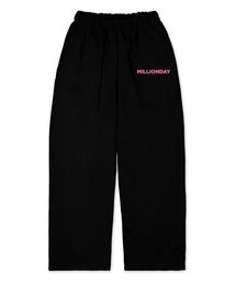 MILLION DAY（ミリオンデイ）の「MILLION SMALL LOGO WIDE PANTS（スウェットパンツ）」
