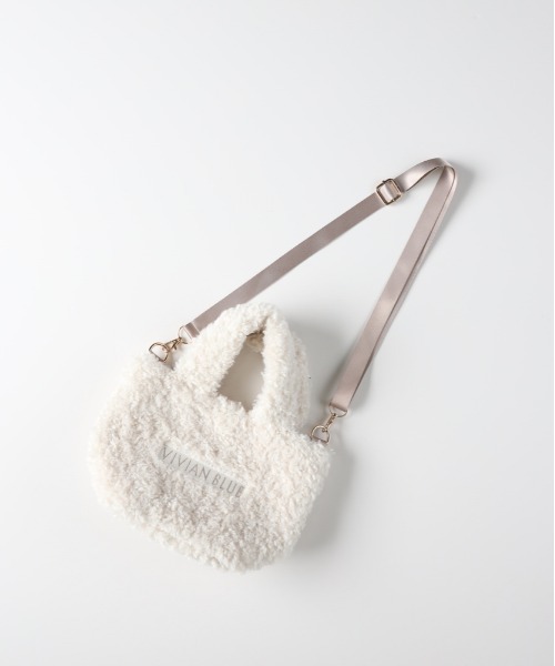 Right-on（ライトオン）の「【VIVIAN BLUE】2WAYボアショルダートートバッグ (可愛いデザイン / 軽量 / 保温性 / 肌触り抜群)（トートバッグ・キッズ・ピンク/オフホワイト/サックスブルー・ONE SIZE）」の2枚目の写真