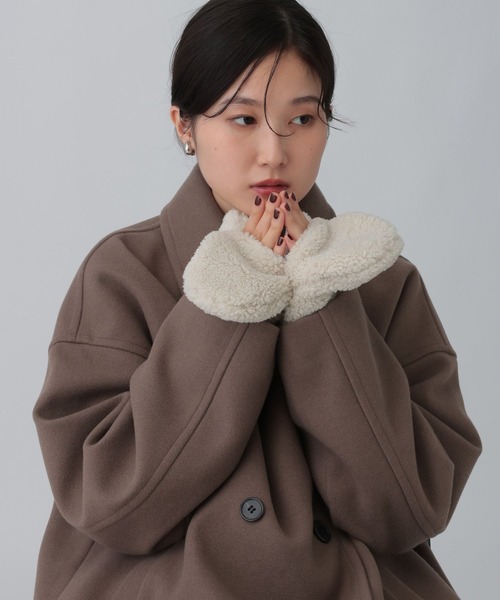 LEPSIM(レプシィム)の「ストラップボアミトン 595801(手袋・レディース・アイボリー/チャコールグレー・ONE SIZE)」の1枚目の写真
