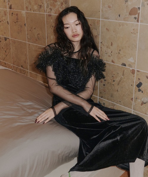 ANDRESD(アンドレスド)の「ボリュームラッフルレイヤードレス / volume ruffle layer dress(ドレス・レディース・ダークブラウン/チャコール/ベージュ/ベージュ×ブラック/ブラック×シルバー/ブラック/ブラウン・S/M/L)」の8枚目の写真