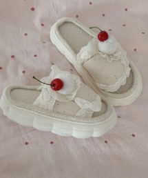 pyornim（ピョルニム）の「【26年春夏新作】チェリー ケーキモチーフスリッパ（ルームシューズ/スリッパ）」