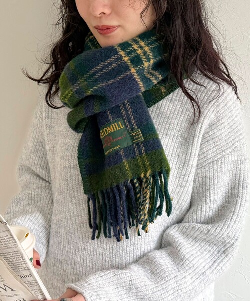 fredy emue（フレディエミュ）の「【TWEED MILL/ツイードミル】サイドステッチウールチェックマフラー（マフラー・レディース・レッド系その他/グリーン系その他/ホワイト系その他2/ブラック系その他/ブルー系その他6・FREE）」の4枚目の写真
