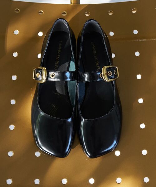 LANVIN en Bleu(ランバンオンブルー)の「バックルベルトパンプス(パンプス・レディース・ブラウン/ブラック/オフホワイト・L/M/S)」の3枚目の写真