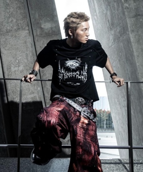 RICH（リッチ）の「【RICH】DRKNSS Printed Over T-shirt / 【リッチ】ロゴグラフィックオーバーサイズ半袖Tシャツ（Tシャツ/カットソー・メンズ・ブラック・02/01）」の3枚目の写真