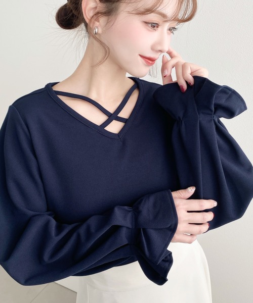 moment+（モーメントプラス）の「しわになりにくいストレッチジョーゼットクロスストラップタックスリーブTブラウス（Tシャツ/カットソー・レディース・ネイビー/ブラック/オフホワイト・M）」の20枚目の写真