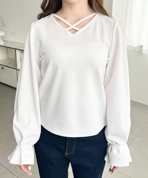 moment+（モーメントプラス）の「しわになりにくいストレッチジョーゼットクロスストラップタックスリーブTブラウス（Tシャツ/カットソー・レディース・ネイビー/ブラック/オフホワイト・M）」の8枚目の写真