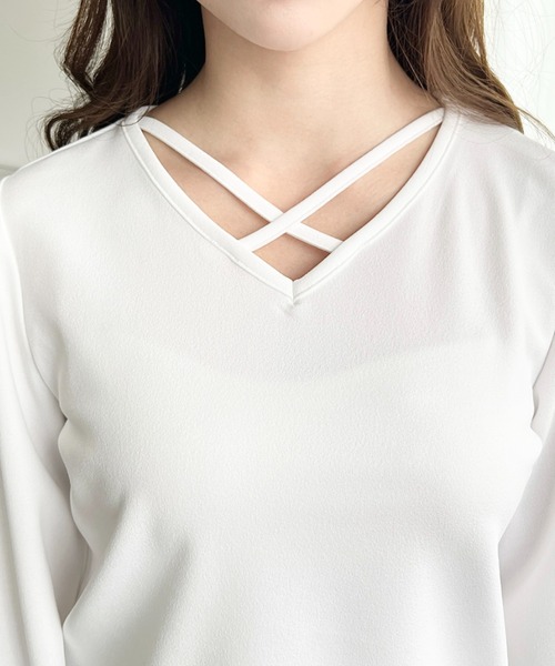 moment+（モーメントプラス）の「しわになりにくいストレッチジョーゼットクロスストラップタックスリーブTブラウス（Tシャツ/カットソー・レディース・ネイビー/ブラック/オフホワイト・M）」の9枚目の写真