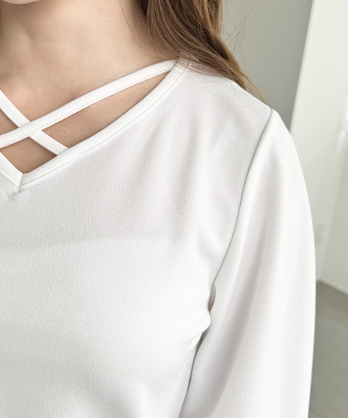 moment+（モーメントプラス）の「しわになりにくいストレッチジョーゼットクロスストラップタックスリーブTブラウス（Tシャツ/カットソー・レディース・ネイビー/ブラック/オフホワイト・M）」の10枚目の写真