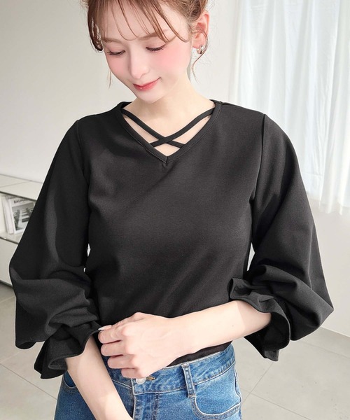 moment+（モーメントプラス）の「しわになりにくいストレッチジョーゼットクロスストラップタックスリーブTブラウス（Tシャツ/カットソー・レディース・ネイビー/ブラック/オフホワイト・M）」の17枚目の写真