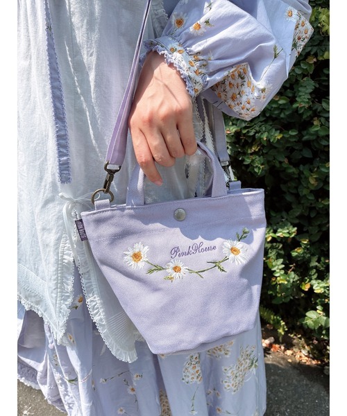 PINK HOUSE（ピンクハウス）の「マーガレットブーケ刺繍ミニトートポシェット（ショルダーバッグ・レディース・ブラック/サックスブルー/ピンク/ラベンダー・フリー）」の3枚目の写真
