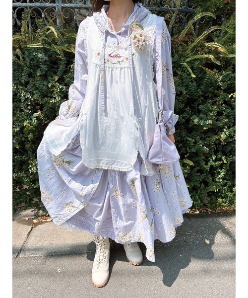 PINK HOUSE（ピンクハウス）の「マーガレットブーケ刺繍ミニトートポシェット（ショルダーバッグ・レディース・ブラック/サックスブルー/ピンク/ラベンダー・フリー）」の5枚目の写真