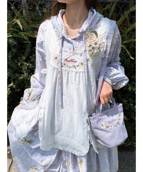 PINK HOUSE（ピンクハウス）の「マーガレットブーケ刺繍ミニトートポシェット（ショルダーバッグ・レディース・ブラック/サックスブルー/ピンク/ラベンダー・フリー）」の7枚目の写真