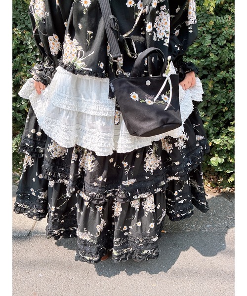 PINK HOUSE（ピンクハウス）の「マーガレットブーケ刺繍ミニトートポシェット（ショルダーバッグ・レディース・ブラック/サックスブルー/ピンク/ラベンダー・フリー）」の12枚目の写真