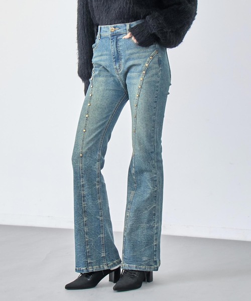 ANAP(アナップ)の「スタッズポイントフレアデニムパンツ(その他パンツ・レディース・ブラック/ブルー・M/S)」の1枚目の写真