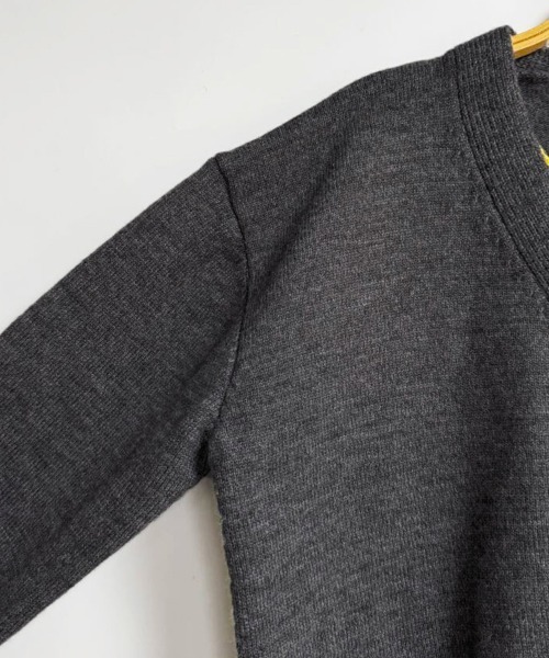 ONEP STAR（ワンピスター）の「配色切替ニットカーディガン（カーディガン/ボレロ・レディース・パープル/イエロー×グレー/グレー・FREE）」の10枚目の写真