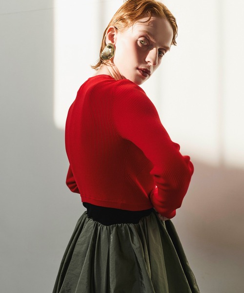 OMMO(オーエムエムオー)の「V NECK SHORT KNIT CD(カーディガン/ボレロ・レディース・ブラック/カーキ/ブルー/レッド・36/38)」の11枚目の写真