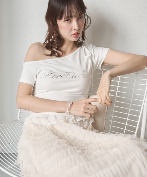 Nadana(ナダナ)の「レースフリルワンショルトップス(Tシャツ/カットソー・レディース・ホワイト/グレー/ブラック・FREE)」の1枚目の写真
