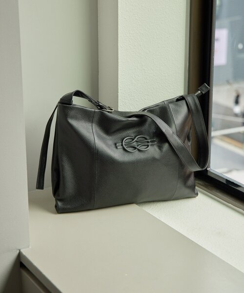 ear PAPILLONNER（イアパピヨネ）の「《本革》エンボスショルダーバッグL（ショルダーバッグ・レディース・ブラック/ベージュ/パープル・FREE）」の2枚目の写真