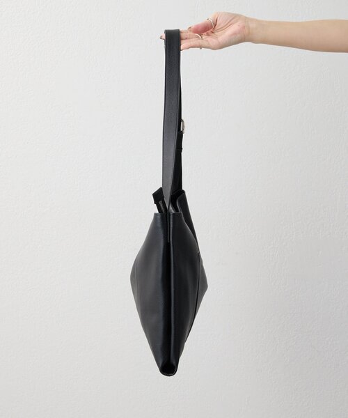 ear PAPILLONNER（イアパピヨネ）の「《本革》エンボスショルダーバッグL（ショルダーバッグ・レディース・ブラック/ベージュ/パープル・FREE）」の6枚目の写真