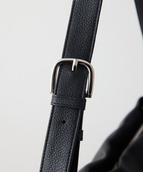 ear PAPILLONNER（イアパピヨネ）の「《本革》エンボスショルダーバッグL（ショルダーバッグ・レディース・ブラック/ベージュ/パープル・FREE）」の10枚目の写真