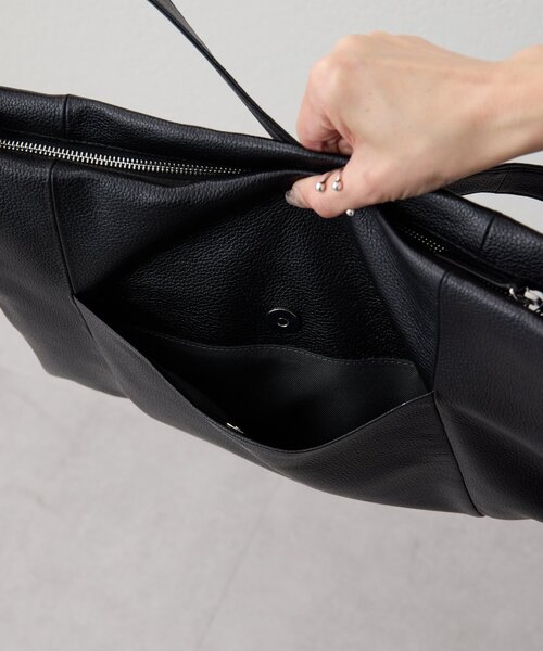 ear PAPILLONNER（イアパピヨネ）の「《本革》エンボスショルダーバッグL（ショルダーバッグ・レディース・ブラック/ベージュ/パープル・FREE）」の11枚目の写真