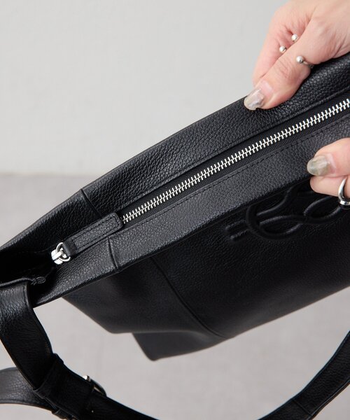 ear PAPILLONNER（イアパピヨネ）の「《本革》エンボスショルダーバッグL（ショルダーバッグ・レディース・ブラック/ベージュ/パープル・FREE）」の13枚目の写真