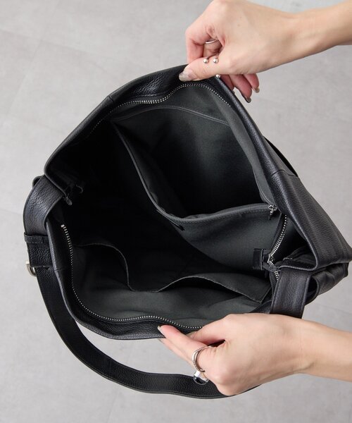 ear PAPILLONNER（イアパピヨネ）の「《本革》エンボスショルダーバッグL（ショルダーバッグ・レディース・ブラック/ベージュ/パープル・FREE）」の14枚目の写真