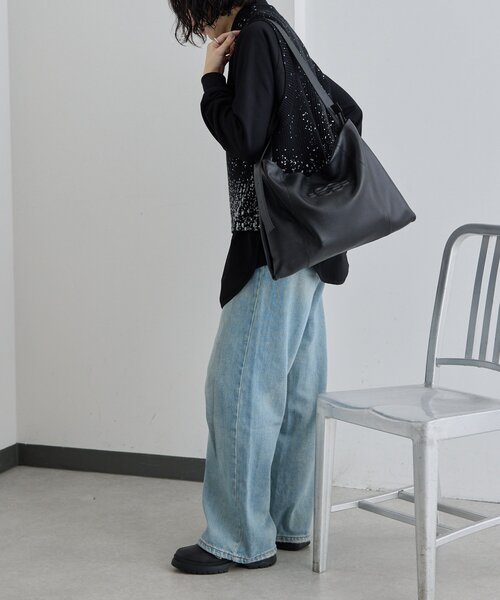 ear PAPILLONNER（イアパピヨネ）の「《本革》エンボスショルダーバッグL（ショルダーバッグ・レディース・ブラック/ベージュ/パープル・FREE）」の16枚目の写真