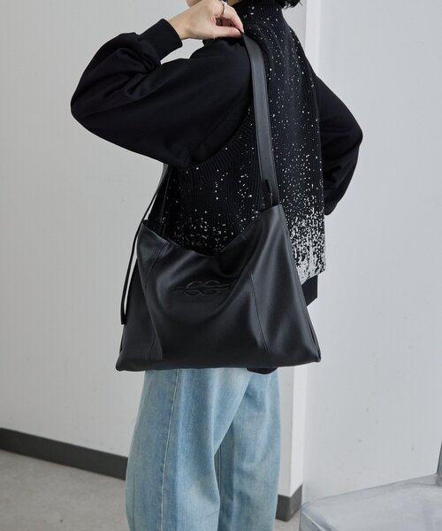 ear PAPILLONNER（イアパピヨネ）の「《本革》エンボスショルダーバッグL（ショルダーバッグ・レディース・ブラック/ベージュ/パープル・FREE）」の18枚目の写真