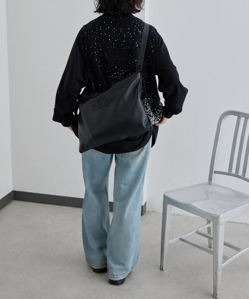 ear PAPILLONNER（イアパピヨネ）の「《本革》エンボスショルダーバッグL（ショルダーバッグ・レディース・ブラック/ベージュ/パープル・FREE）」の20枚目の写真